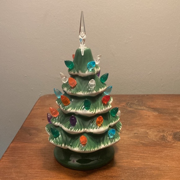 NWT 9” Green & White Snow- LED Light Up Ceramic Tree 🎄 Decoration w/ 30 Bulbs - Picture 6 of 17